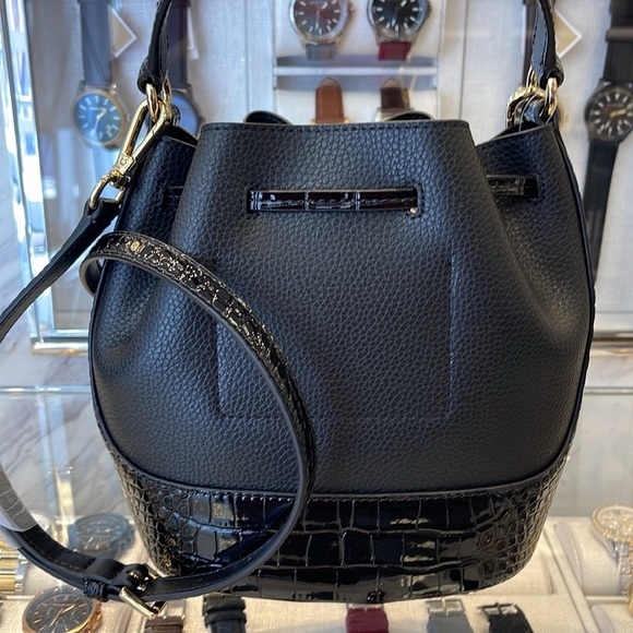 MICHAEL KORS 
Reed Medium Pebbled Leather Belted Bucket Messenger Satchel Crossb - Picture 14 of 16